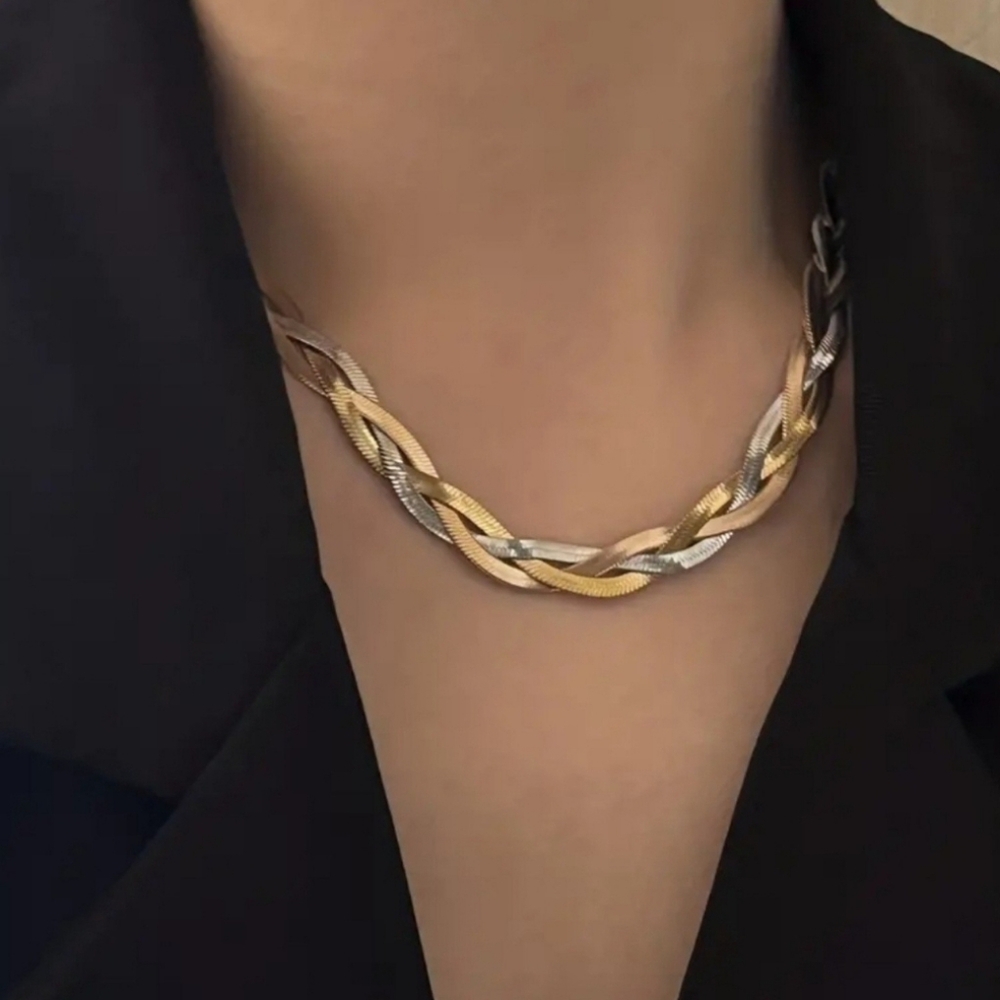 Three Colored Twisted Chain
